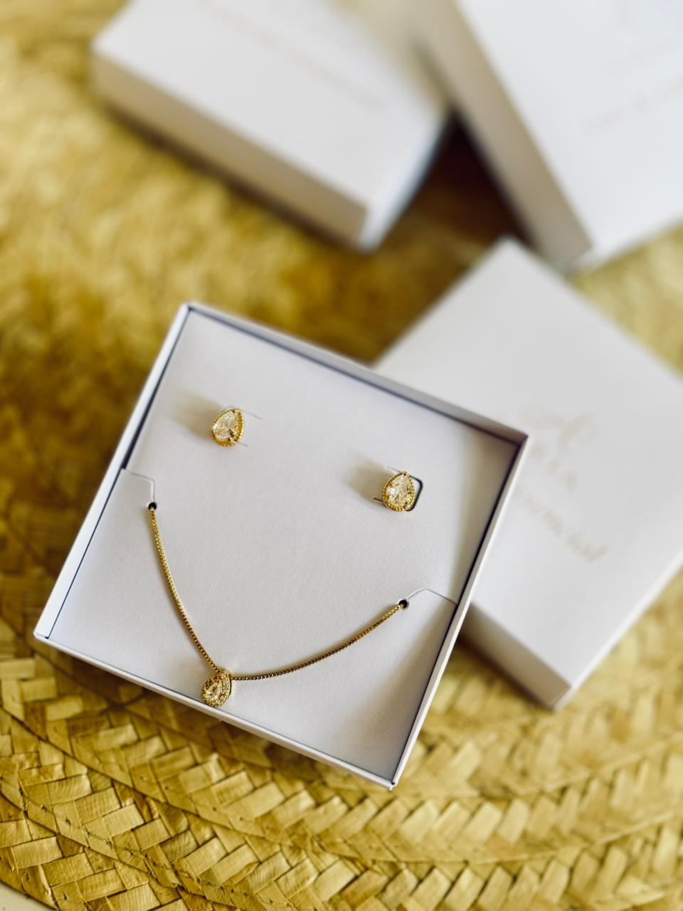 Conjuntos em Gota Cravejada "Crystal"- Banhados a Ouro 18k