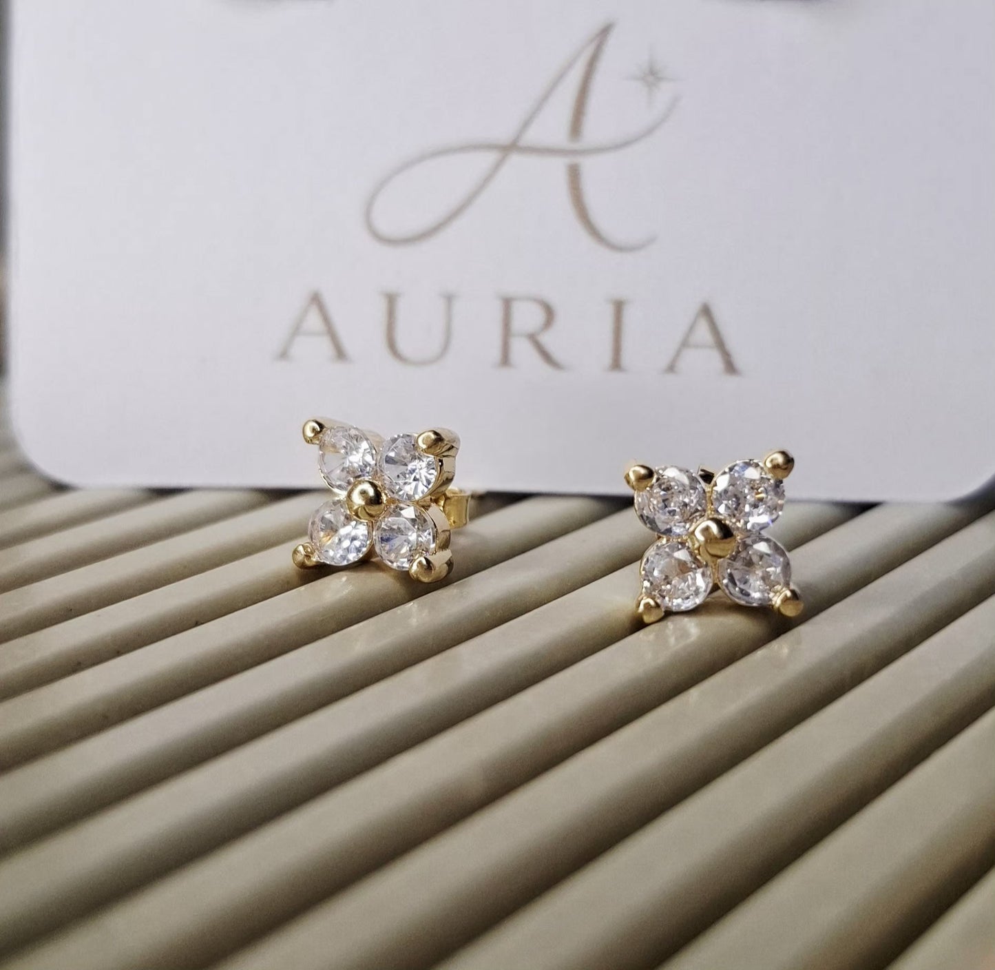 Brinco "Flower" - Banhados a Ouro 18k