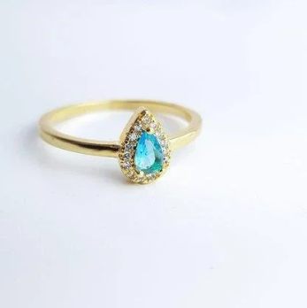 Anel Solitário "Crystal Basic"- Pedra Tiffany Cravejada- Banhado a Ouro 18k- Namoro, Noivado e Formatura