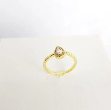 Anel Solitário "Crystal Basic"- Pedra Rosa Claro Cravejada - Banhado a Ouro 18k- Namoro, Noivado e Formatura
