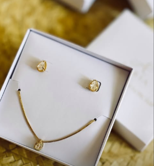 Conjuntos em Gota Cravejada "Crystal"- Banhados a Ouro 18k