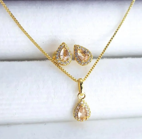 Conjuntos em Gota Cravejada "Crystal"- Banhados a Ouro 18k