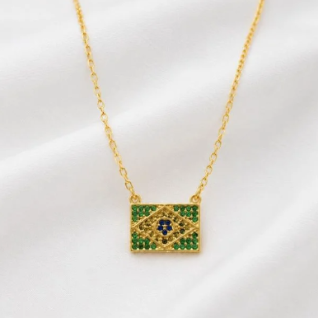 Conjunto "Brasil Glamour" - Bandeira Cravejada com Zircônias- Banhado a Ouro 18K