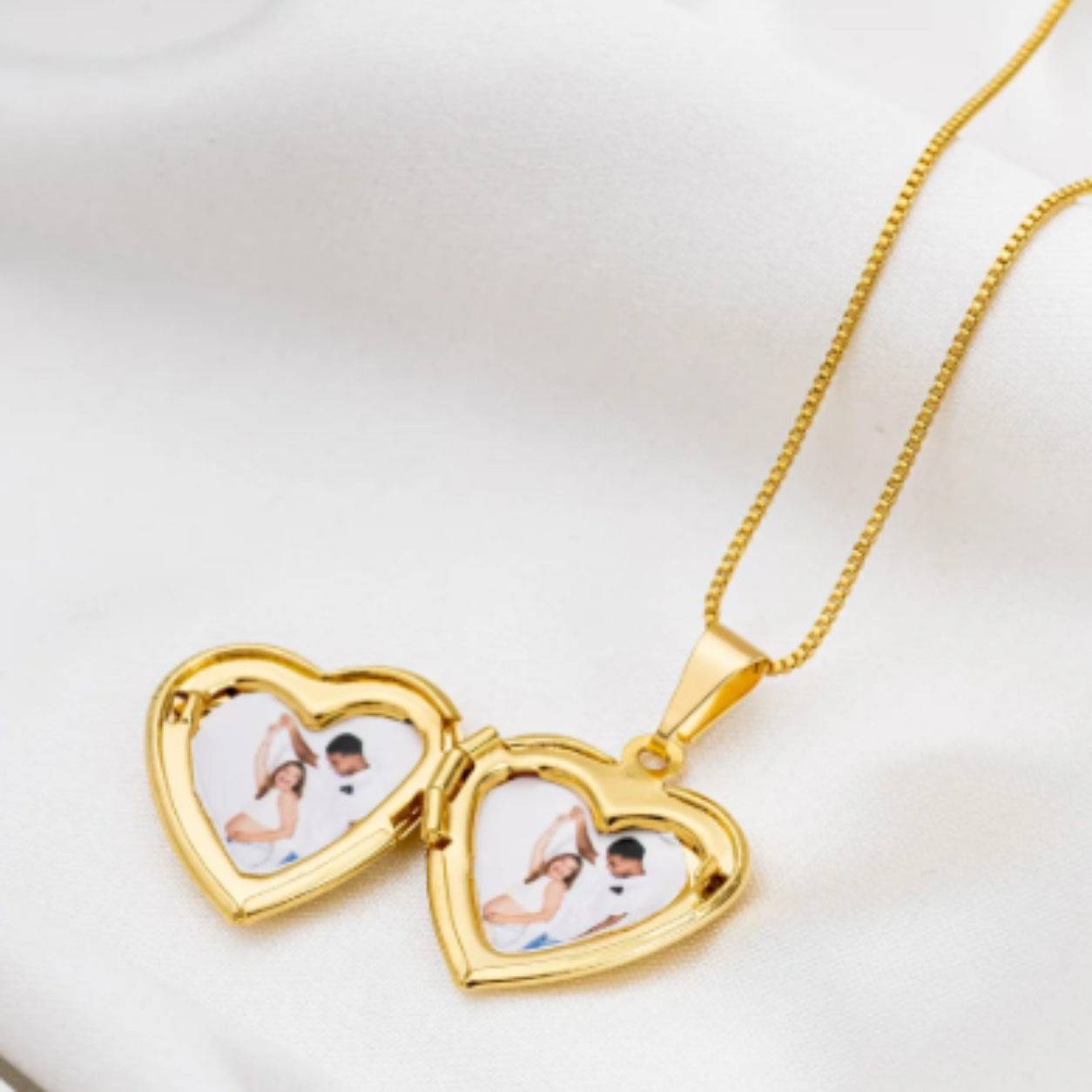 Relicário: "Lovely Basic"- Banhado a Ouro 18k