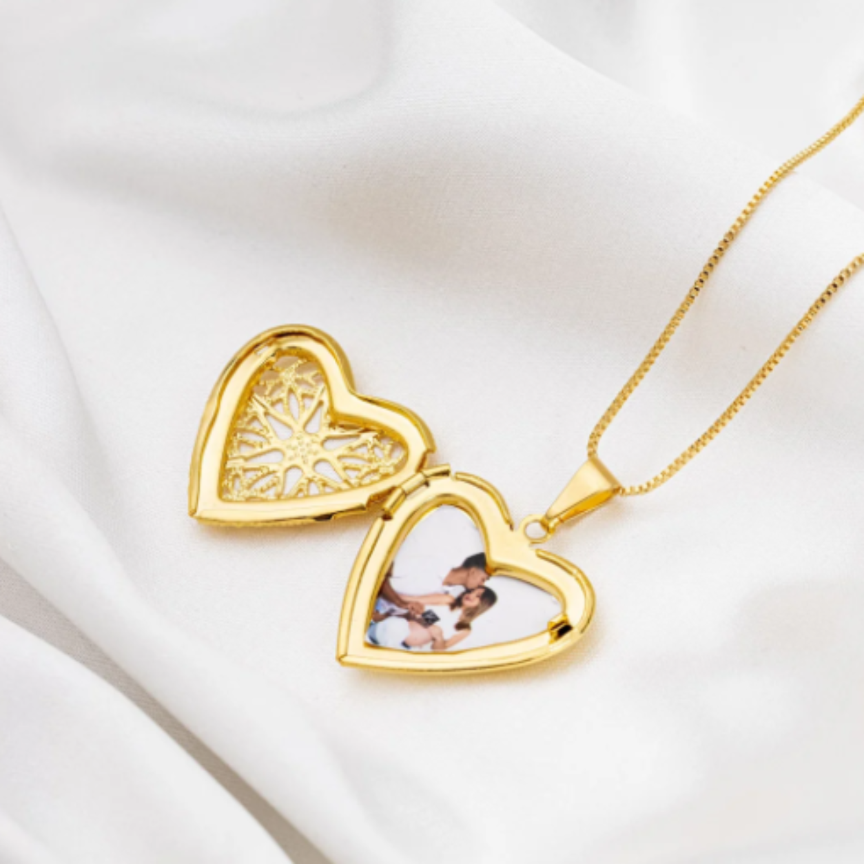 Relicário "Lovely Classic"- Banhado a Ouro 18k