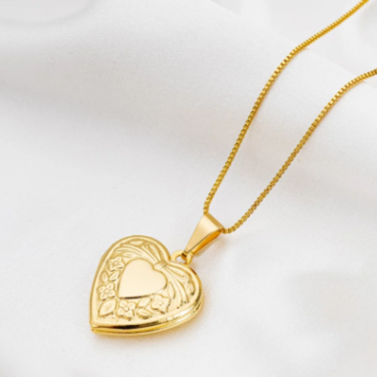 Relicário: "Lovely Basic"- Banhado a Ouro 18k