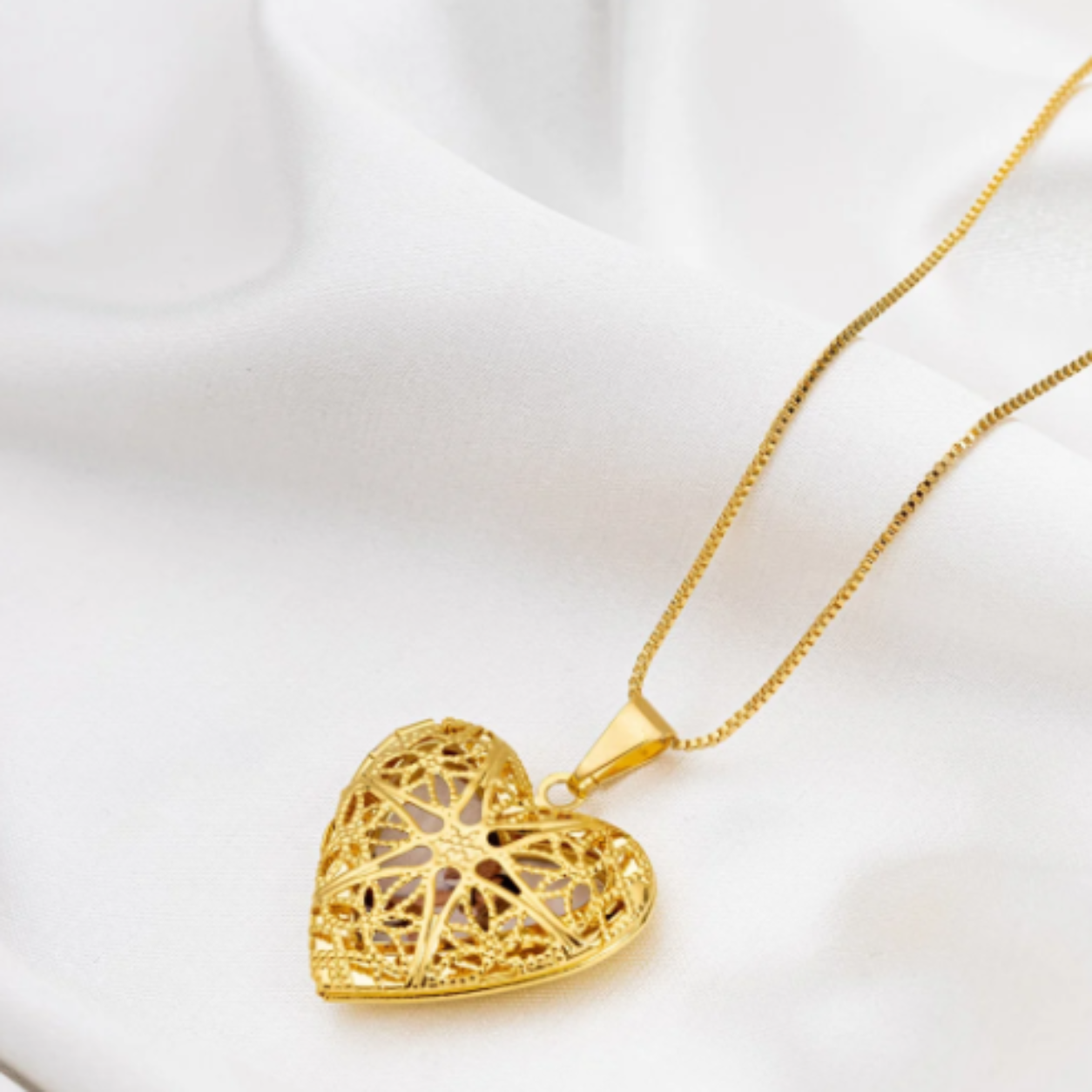 Relicário "Lovely Classic"- Banhado a Ouro 18k